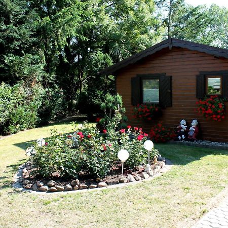 Pretty Bungalow In Neubukow With Garden, Roof Екстер'єр фото