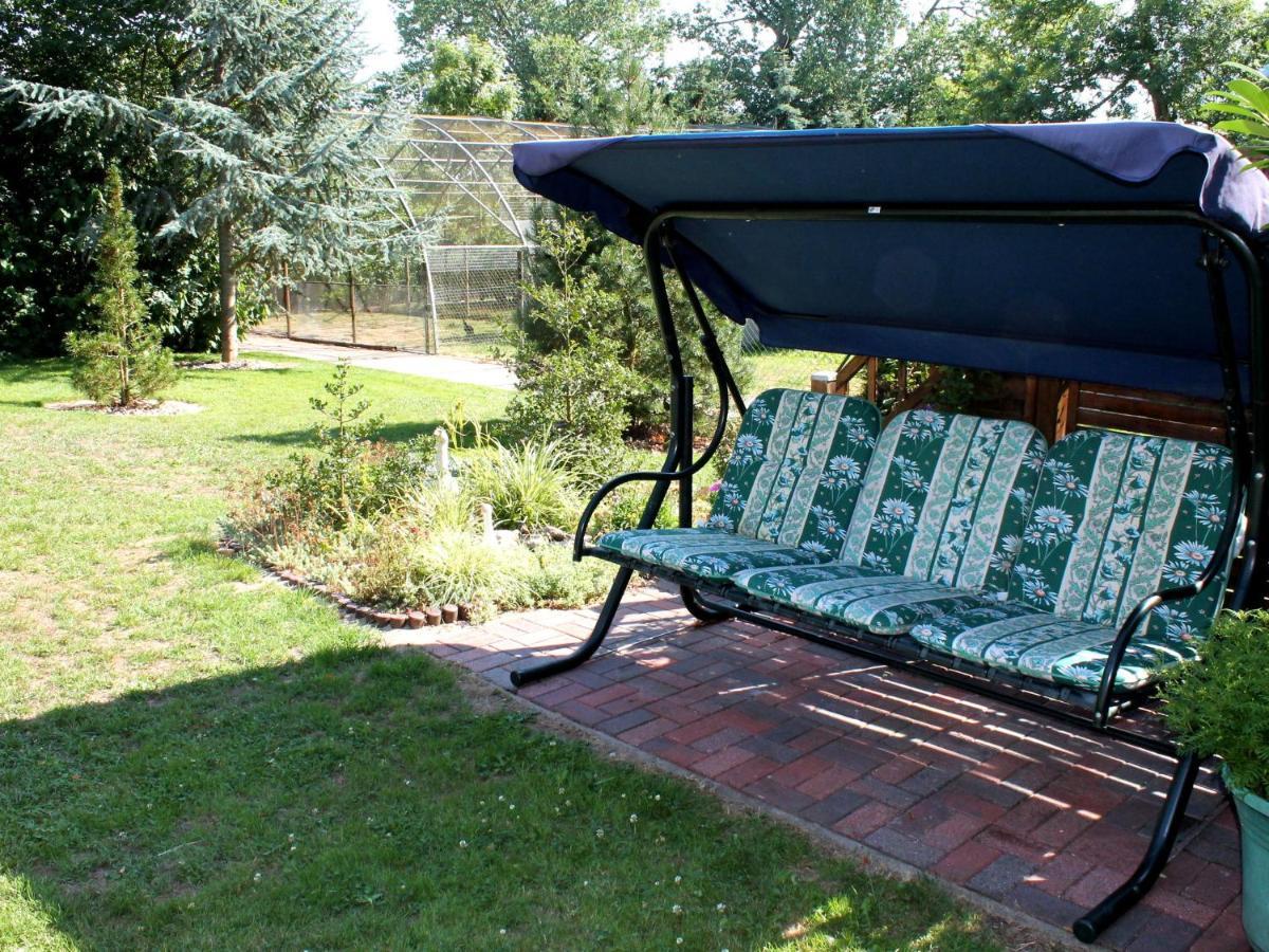 Pretty Bungalow In Neubukow With Garden, Roof Екстер'єр фото