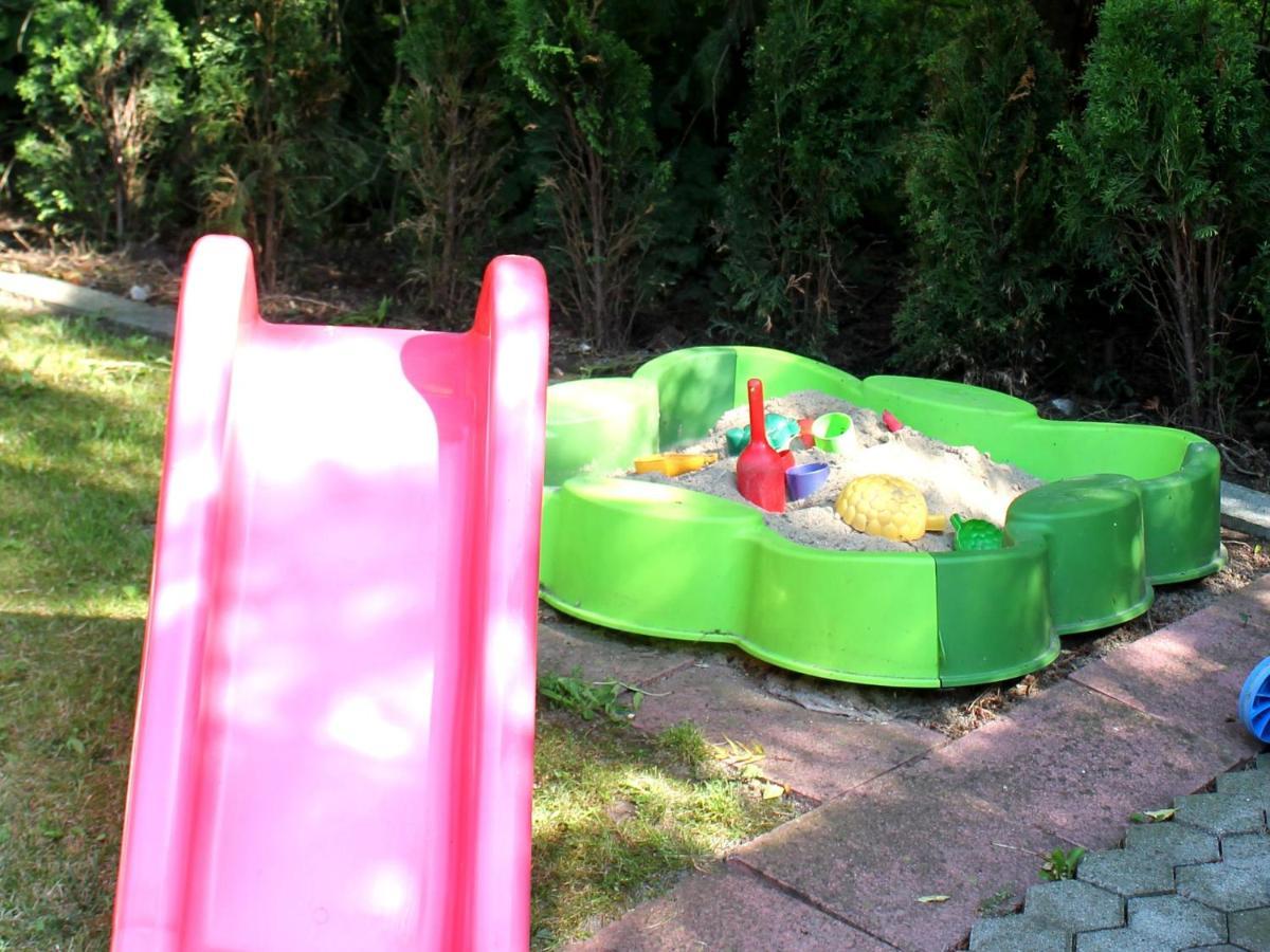 Pretty Bungalow In Neubukow With Garden, Roof Екстер'єр фото